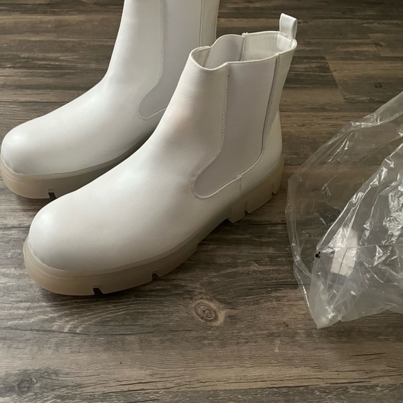 Boohoo Man Chelsea Boots - Picture 4 of 4